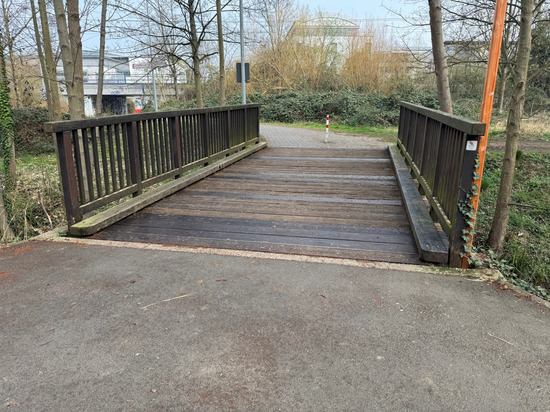 Brücke Freiherr-vom-Stein-Str. vorher