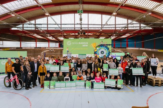 Beim "Schulradeln" sahnten das Alexander-von-Humboldt-Gymnasium und die Europaschule Bornheim drei Preise ab. Foto: Zukunftsnetz Mobilität NRW/Smilla Dankert