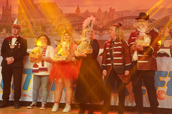 Ex-Tollitäten (v.l.): Prinzessin Renate I. (Rickers), Kinderprinzessin Finja I. (Flohr), Prinzessin Maja I. (Wersuhn), Prinzessin Claudia I. (Packeisen) und Prinz Frank II. (Meurer)