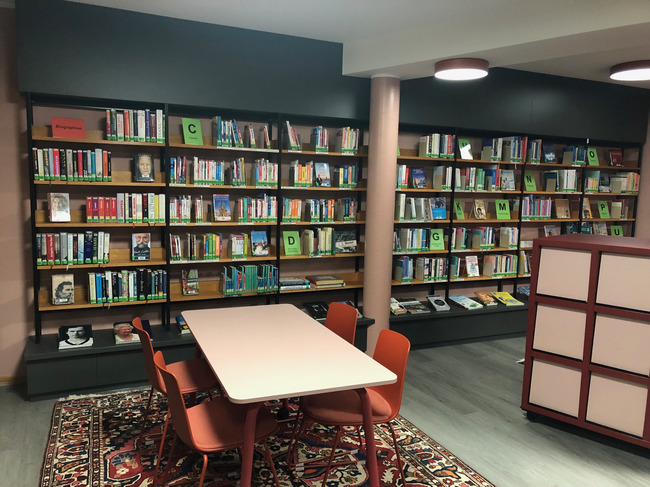 Neuer Sachbuchbereich in der Stadtbücherei Bornheim