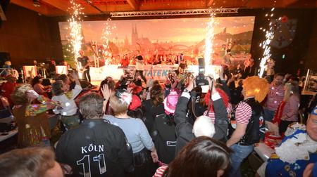 Kasalla zündet beim Tollitätentreff in der Rheinhalle ein musikalisches Feuerwerk