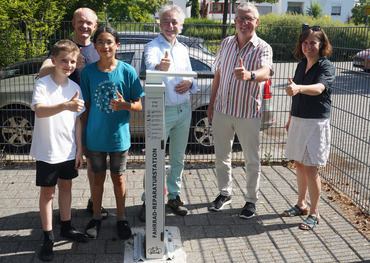 Stellten die neue Fahrradreparaturstation vor (v.r.): Gabriele Jahn, Christoph Becker, Christian Dubois, Nadi Tias, Artur Maurer und Lennard