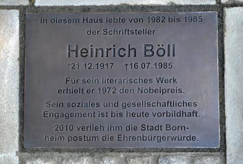 Gedenkplatte zu Ehren Heinrich Bölls vor dem ehemaligen Haus. FOTO: STADT BORNHEIM