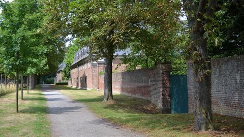 Entlang des Heinrich-Böll-Wegs liegt das Schloss Rösberg