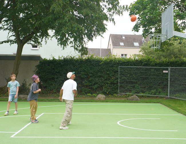 Große Freude bereitete auch der Basketballplatz