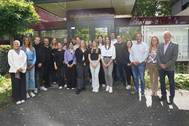 Bürgermeister Christoph Becker begrüßte die neuen Auszubildenden bei der Stadt Bornheim