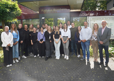Bürgermeister Christoph Becker begrüßte die neuen Auszubildenden bei der Stadt Bornheim