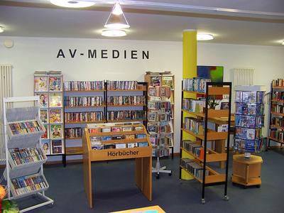 Die Stadtbücherei Bornheim verfügt über eine große Auswahl – auch an AV-Medien