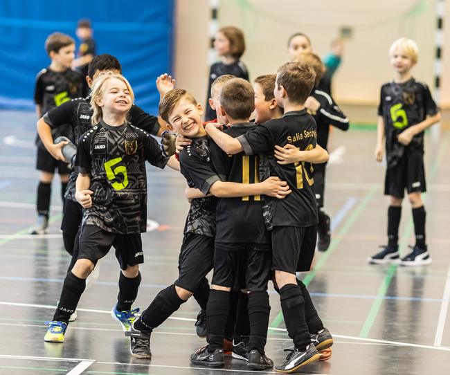 Frenetischer Jubel bei den Hallenfußball-Stadtmeisterschaften der Stadt Bornheim