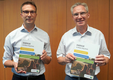 Thorsten Schmidt (links) und Ralf Cugaly präsentieren den neuen Sanierungsratgeber
