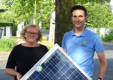 Petra Grebing und Thorsten Schmidt beraten zu Solarstrom in Privathäusern