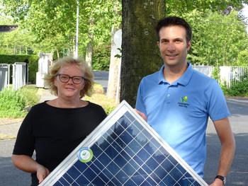 Petra Grebing und Thorsten Schmidt beraten zu Solarstrom in Privathäusern