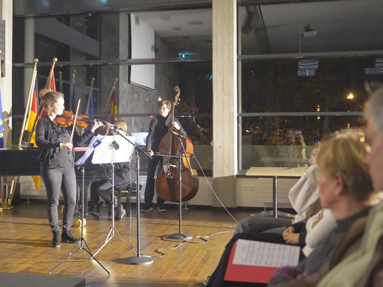 Kölner Trio hexagram