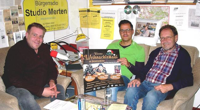 Informieren bei Radio Studio Merten über den Bornheimer Weihnachtsmarkt (v. l.): Stefan Glashagen, Jörg Gütelhöfer und Otto Ganser. Foto: Studio Merten