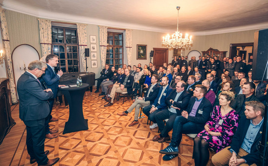 Die Moderation führte Volker Groß (Radio Bonn/Rhein-Sieg). Foto: Eric Bubacz