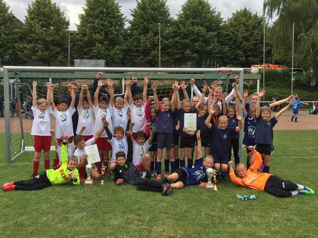 Traumpasse Tore Und Trophaen Beim 10 Fussball Grundschul Cup Stadt Bornheim