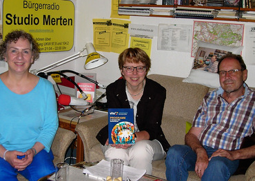 Verena Salber (links), Annemarie Schwartmanns und Otto Ganser im Radio Studio Merten