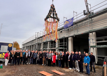 Alle unter dem Richtkranz