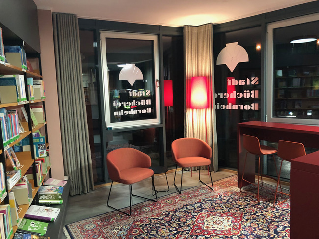 Neuer Sachbuchbereich in der Stadtbücherei Bornheim