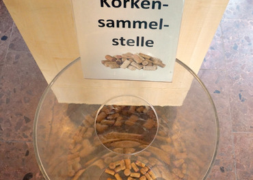 Korkenbehälter im Bornheimer Rathaus
