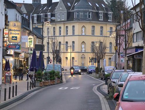 Die Königstraße heute mit Blick auf das Kloster „Maria Hilf“. FOTO: FELIX DE CUVELAND