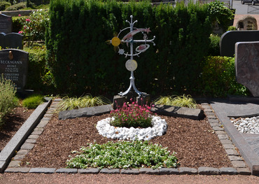 Grab von Heinrich und Annemarie Böll in Bornheim-Merten