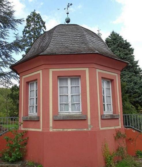 Der Weinpavillon von 1766 erinnert an den Weinanbau, der in Hersel bis Anfang des 20. Jahrhunderts betrieben wurde. FOTO: MICHAEL PACYNA