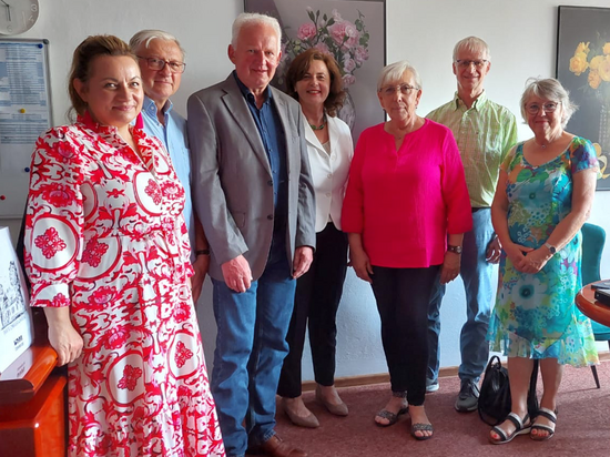 Der Partnerschaftsverein Bornheim-Zawiercie und Marie-Therese van den Bergh (Vorstandsvorsitzende der Bornheimer Musikschule) (3.v.r.) beim Treffen mit Stadtpräsidentin Anna Nemś (Mitte)
