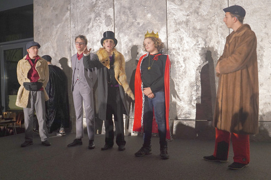 Märchentheater „Vom Verlust der Demokratie“