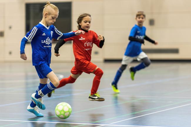 Tolle Dribblings bei den Hallenfußball-Stadtmeisterschaften der Stadt Bornheim