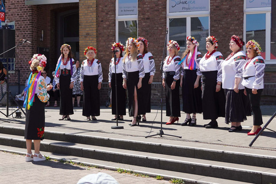 Ukrainischer Chor Namysto unter der Leitung von Yevheniia Burlaka Ukrainischer Chor Namysto unter der Leitung von Yevheniia Burlaka