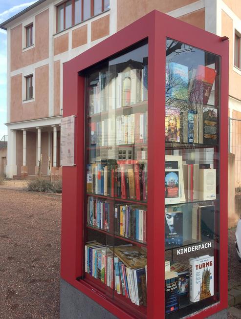 Lesestoff gibt es kostenlos am Offenen Bücherregal. FOTO: STADT BORNHEIM