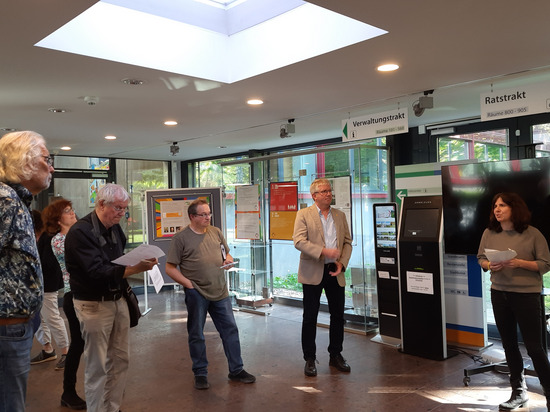 Klimaschutzmanagerin Dr. Jahn bei der Ausstellungseröffnung