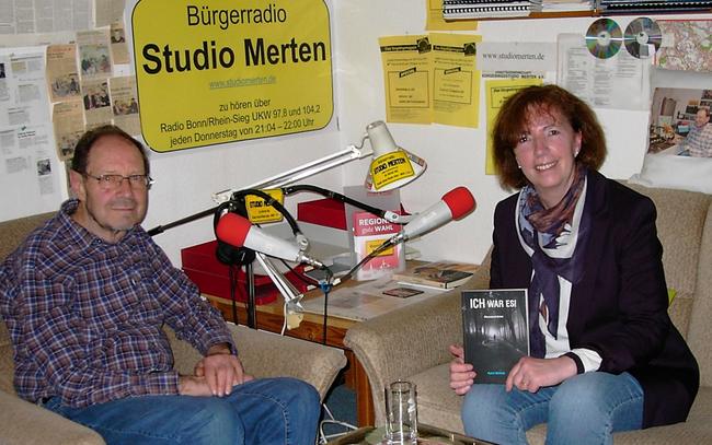 Autorin Karin Büchel im Gespräch mit Moderator Otto Ganser