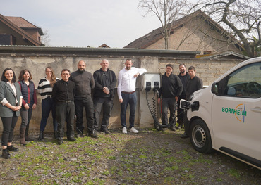 Bei der Begutachtung: Bürgermeister Christian Mandt und Mitarbeitende des Sozialamts und des Umweltamts