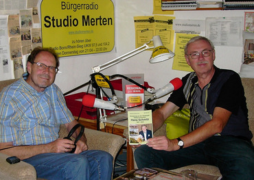 Zu Gast im Radio Studio Merten: Willi Hermann (links) mit Moderator Otto Ganser. Foto: Studio Merten
