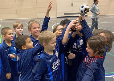 Der SSV Bornheim holt bei den Hallenfußball-Stadtmeisterschaften alle vier Siegerpokale