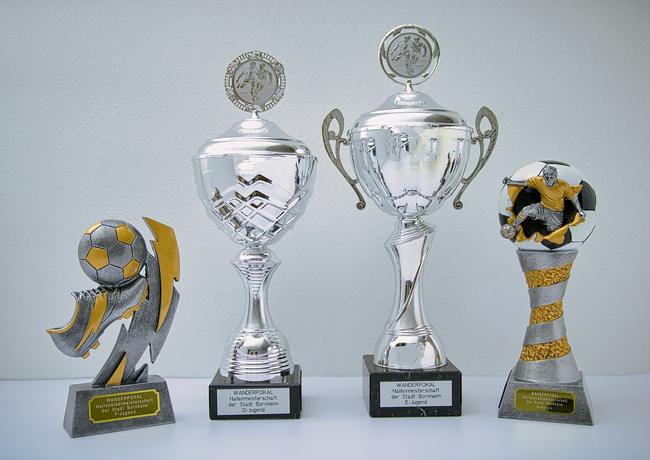 Objekte der Begierde: Pokale der Hallenfußball-Stadtmeisterschaften der Stadt Bornheim