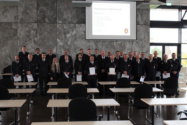 In Bornheim wurden die Feuerwehrleute geehrt und befördert