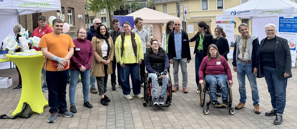 Inklusion braucht Sichtbarkeit: Zahlreiche Akteure setzen auf dem Peter-Fryns-Platz ein Zeichen für Gleichstellung