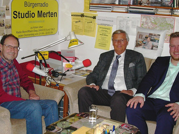 Im Radiostudio (v.l.): Otto Ganser, Wolfgang Bosbach und Dominik Pinsdorf. Foto: Studio Merten