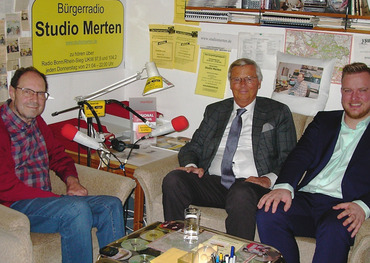 Im Radiostudio (v.l.): Otto Ganser, Wolfgang Bosbach und Dominik Pinsdorf. Foto: Studio Merten