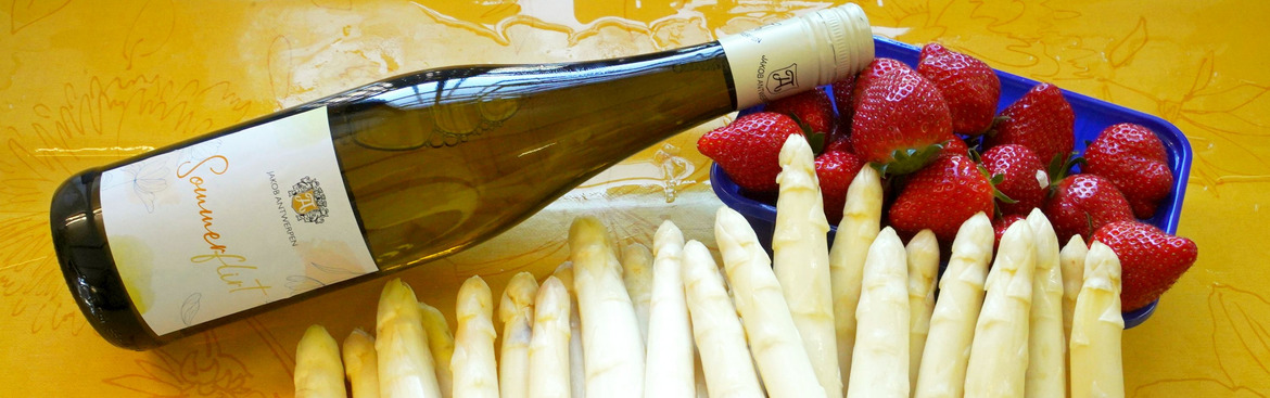 Spargel, Erdbeeren und Weißwein