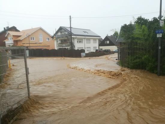 Überflutung in der Mühlenstraße in Bornheim