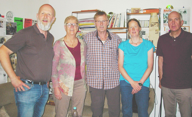 Zu Gast im Radio (v.l.): Roland Schmitz-Hübsch, Birgit Damm, Horst Ziesemer, Stefanie Schmelzer und Frank Regling. Foto: Studio Merten