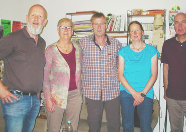 Zu Gast im Radio (v.l.): Roland Schmitz-Hübsch, Birgit Damm, Horst Ziesemer, Stefanie Schmelzer und Frank Regling. Foto: Studio Merten