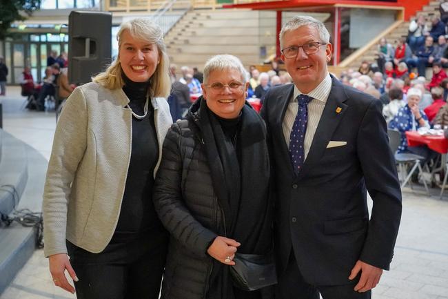 Ehrenamtskoordinatorin Sabine Hübel, die stellvertretende Bürgermeisterin Gabriele Kretschmer und Bürgermeister Christoph Becker