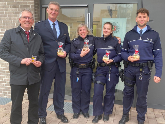 Weihnachtsbesuch des Bürgermeisters bei der Polizei