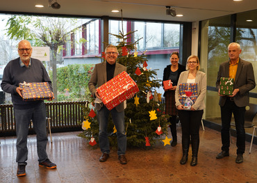 Bei der Geschenkübergabe (v.l.): Alfons Fischer-Reuter, Christoph Becker, Alice von Bülow, Sonja Joisten und Willi Over