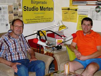 Im Studio Merten (v.l.): Moderator Otto Ganser mit Radioarchiv-Initiator Andreas Knedlik. Foto: Studio Merten